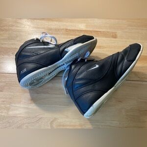 Nike Air flight black in size 7.5 In excellent condition